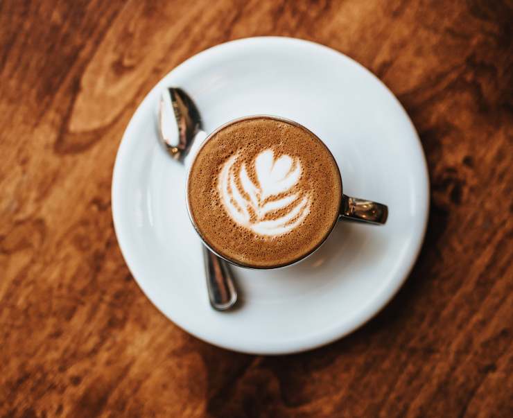 caffè alla sera facilita il sonno