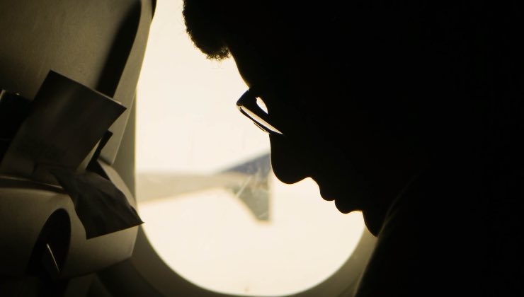 I rischi per la salute se si decide di dormire in aereo 
