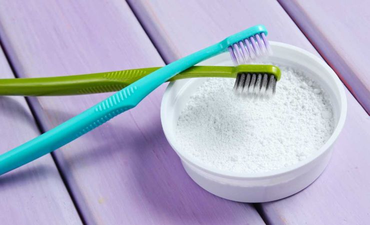 Come sbiancare i denti con il bicarbonato