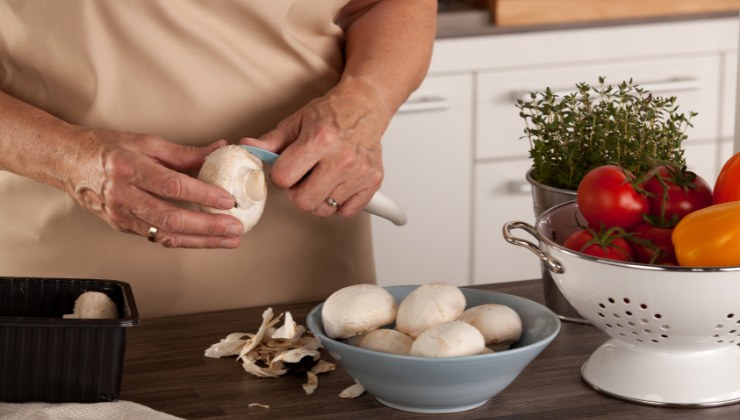 Ecco come devi preparare i funghi prima di cuocerli