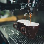 Bere il caffè dopo pranzo
