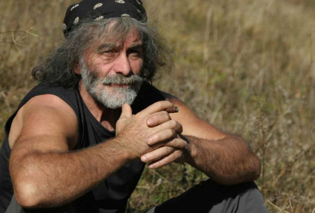 Mauro Corona doccia